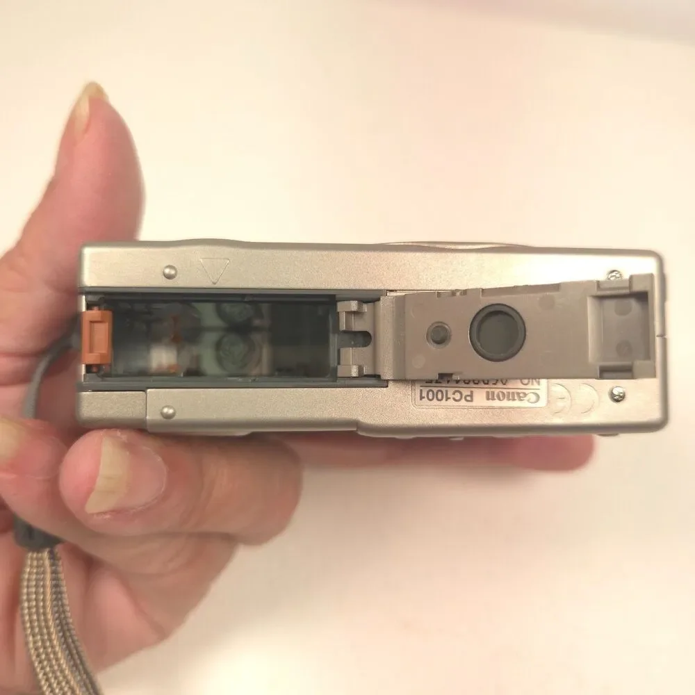 Canon PowerShot S100 Digital ELPH Camera Bundle Case Flash Battery Tested